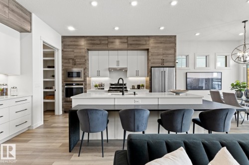 4832 Knight Crescent, Edmonton, AB - Indoor Photo Showing Kitchen With Upgraded Kitchen