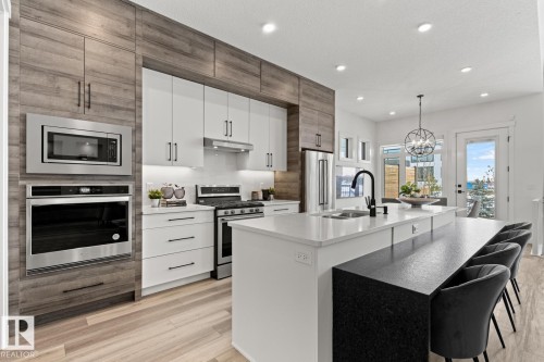 4832 Knight Crescent, Edmonton, AB - Indoor Photo Showing Kitchen With Double Sink With Upgraded Kitchen