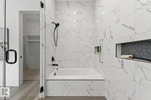 4832 Knight Crescent, Edmonton, AB - Indoor Photo Showing Bathroom