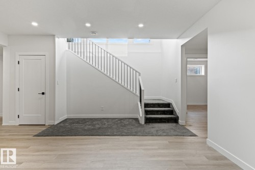 4832 Knight Crescent, Edmonton, AB - Indoor Photo Showing Other Room