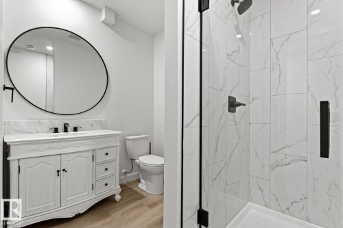 4832 Knight Crescent, Edmonton, AB - Indoor Photo Showing Bathroom