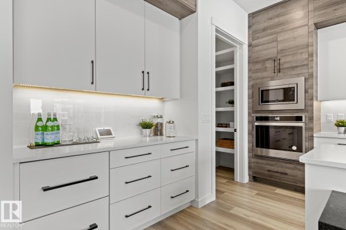 4832 Knight Crescent, Edmonton, AB - Indoor Photo Showing Kitchen