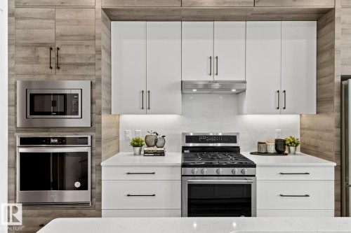 4832 Knight Crescent, Edmonton, AB - Indoor Photo Showing Kitchen With Upgraded Kitchen