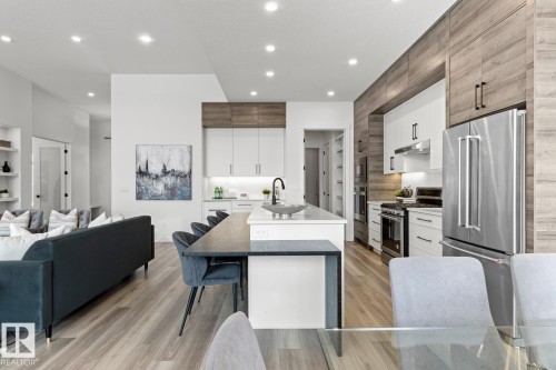 4832 Knight Crescent, Edmonton, AB - Indoor Photo Showing Kitchen With Upgraded Kitchen