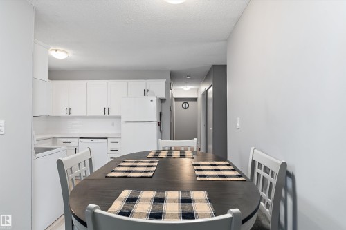 3742 53 Street, Wetaskiwin, AB - Indoor Photo Showing Dining Room