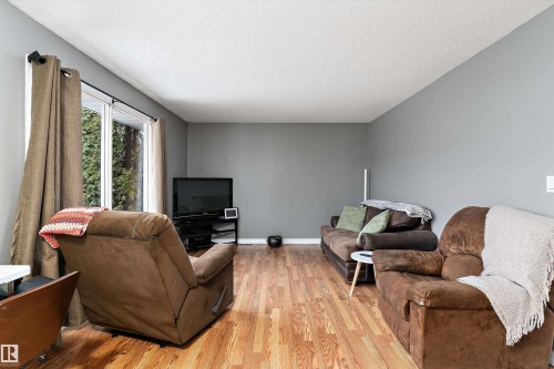 3742 53 Street, Wetaskiwin, AB - Indoor Photo Showing Living Room