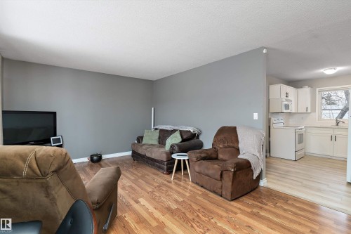 3742 53 Street, Wetaskiwin, AB - Indoor Photo Showing Living Room