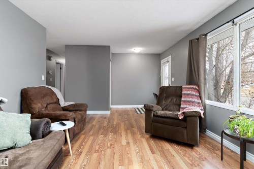 3742 53 Street, Wetaskiwin, AB - Indoor Photo Showing Living Room