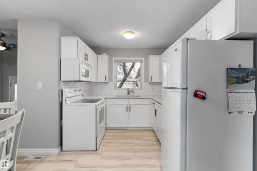 3742 53 Street, Wetaskiwin, AB - Indoor Photo Showing Kitchen