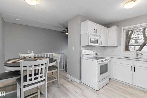 3742 53 Street, Wetaskiwin, AB - Indoor Photo Showing Kitchen
