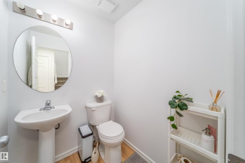 15920 38 Street, Edmonton, AB - Indoor Photo Showing Bathroom