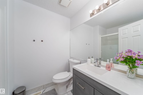 15920 38 Street, Edmonton, AB - Indoor Photo Showing Bathroom