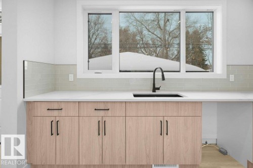 10663 61 Avenue, Edmonton, AB - Indoor