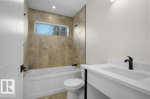 10663 61 Avenue, Edmonton, AB - Indoor Photo Showing Bathroom