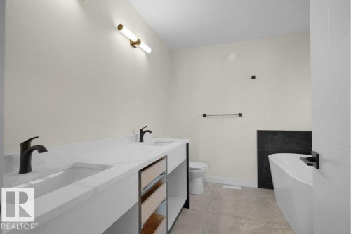 10663 61 Avenue, Edmonton, AB - Indoor Photo Showing Bathroom