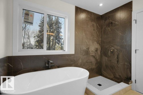 10663 61 Avenue, Edmonton, AB - Indoor Photo Showing Bathroom