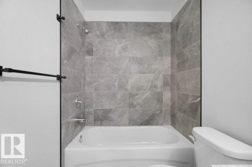10663 61 Avenue, Edmonton, AB - Indoor Photo Showing Bathroom