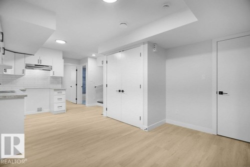 10663 61 Avenue, Edmonton, AB - Indoor Photo Showing Kitchen