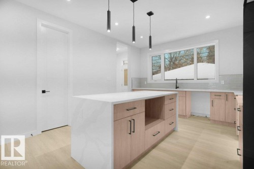 10663 61 Avenue, Edmonton, AB - Indoor