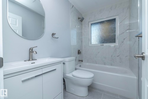 8008 159 Street, Edmonton, AB - Indoor Photo Showing Bathroom