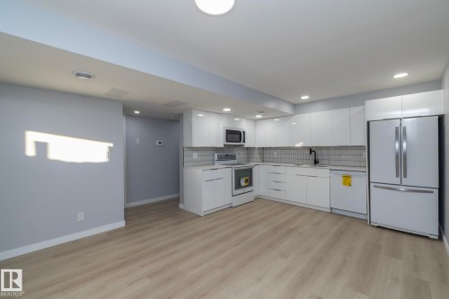 8008 159 Street, Edmonton, AB - Indoor Photo Showing Kitchen