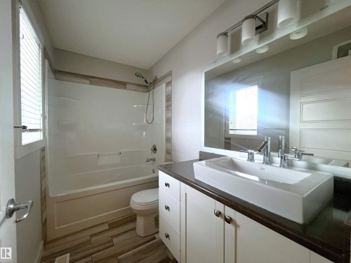 3308 Cutler Crescent, Edmonton, AB - Indoor Photo Showing Bathroom