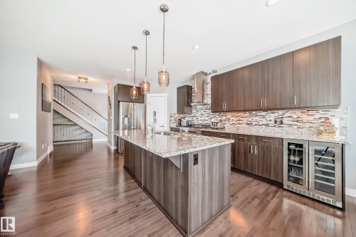 2117 69A Street, Edmonton, AB - Indoor Photo Showing Kitchen With Upgraded Kitchen
