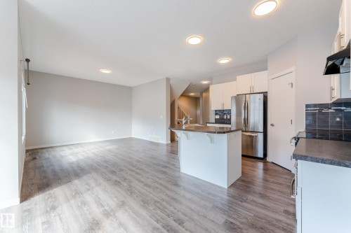 3241 Abbott Crescent, Edmonton, AB - Indoor Photo Showing Kitchen