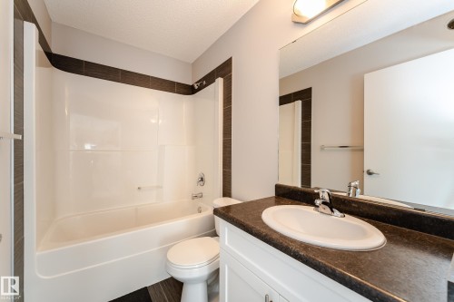 3241 Abbott Crescent, Edmonton, AB - Indoor Photo Showing Bathroom