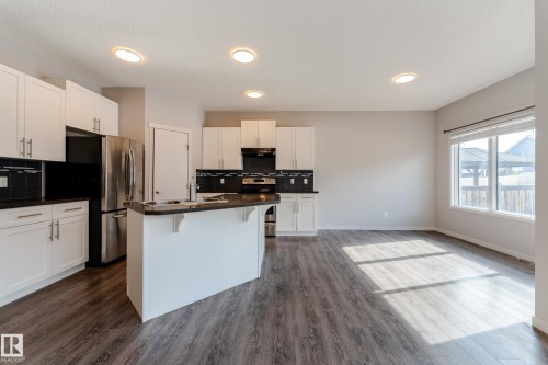 3241 Abbott Crescent, Edmonton, AB - Indoor Photo Showing Kitchen