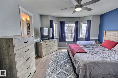 415 Hemingway Road, Edmonton, AB - Indoor Photo Showing Bedroom