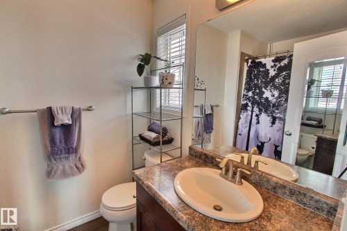 415 Hemingway Road, Edmonton, AB - Indoor Photo Showing Bathroom