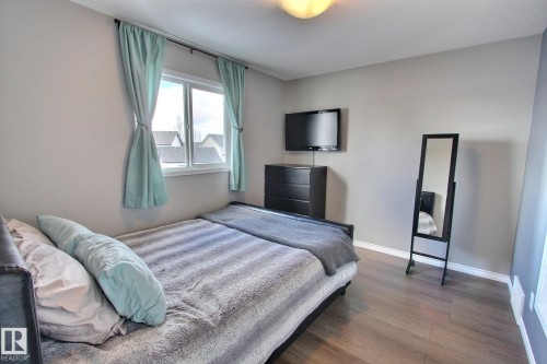 415 Hemingway Road, Edmonton, AB - Indoor Photo Showing Bedroom