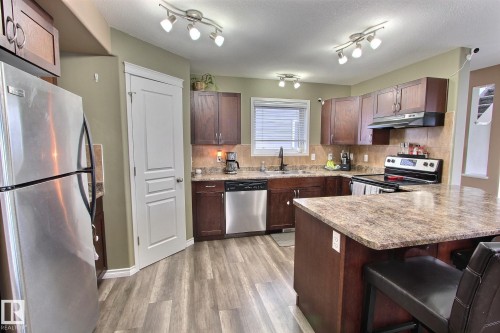 415 Hemingway Road, Edmonton, AB - Indoor Photo Showing Kitchen