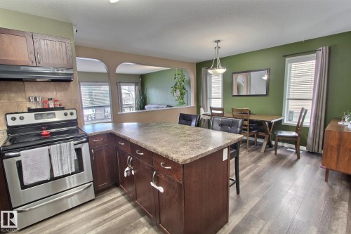 415 Hemingway Road, Edmonton, AB - Indoor Photo Showing Kitchen