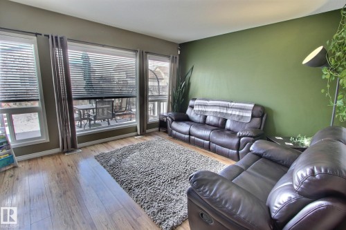 415 Hemingway Road, Edmonton, AB - Indoor Photo Showing Living Room
