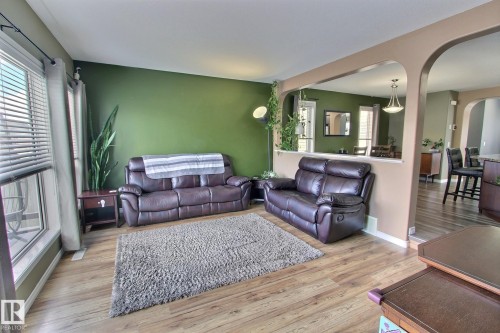 415 Hemingway Road, Edmonton, AB - Indoor Photo Showing Living Room