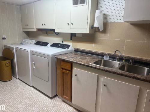 12032 55 Street Nw, Edmonton, AB - Indoor Photo Showing Laundry Room