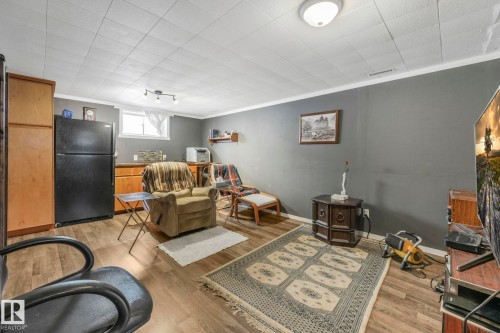 12032 55 Street Nw, Edmonton, AB - Indoor