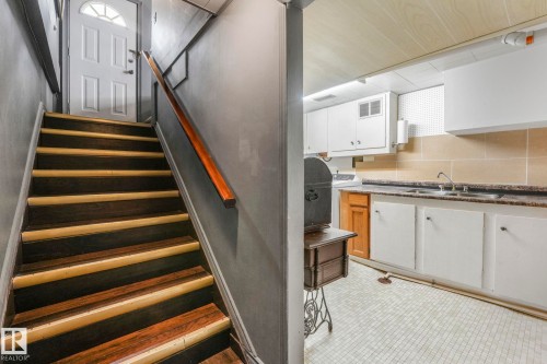 12032 55 Street Nw, Edmonton, AB - Indoor