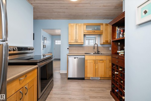 10536 162 Street, Edmonton, AB - Indoor Photo Showing Kitchen