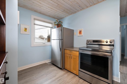 10536 162 Street, Edmonton, AB - Indoor Photo Showing Kitchen