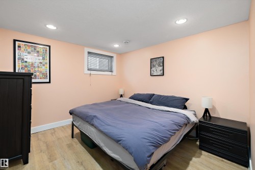 10536 162 Street, Edmonton, AB - Indoor Photo Showing Bedroom