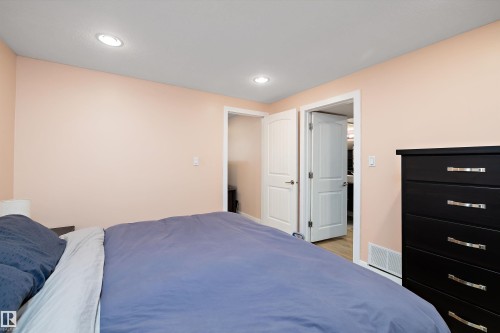 10536 162 Street, Edmonton, AB - Indoor Photo Showing Bedroom