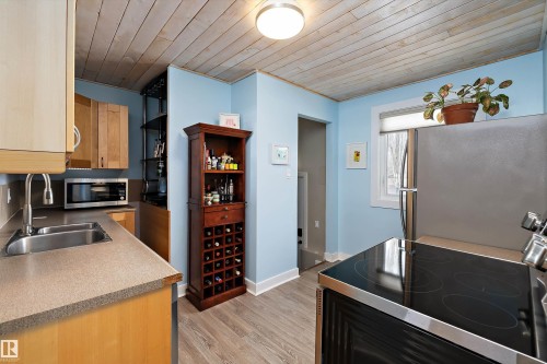 10536 162 Street, Edmonton, AB - Indoor Photo Showing Kitchen With Double Sink