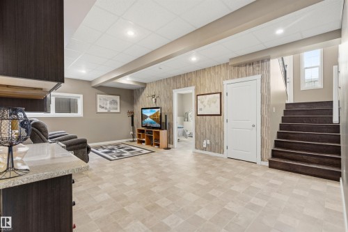 2011 7 Avenue, Cold Lake, AB - Indoor