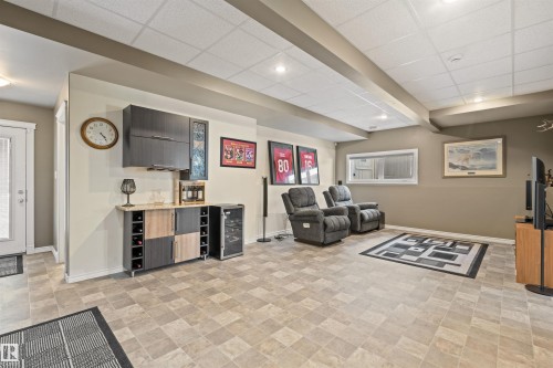 2011 7 Avenue, Cold Lake, AB - Indoor