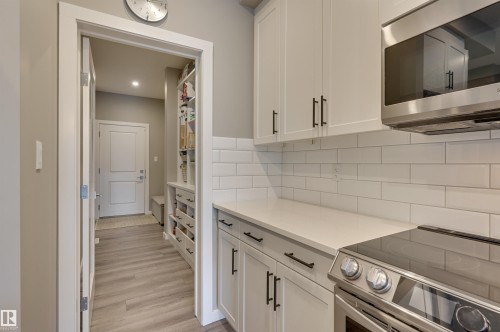 5158 Lark Crescent, Edmonton, AB - Indoor Photo Showing Kitchen