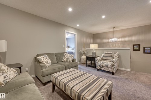 5158 Lark Crescent, Edmonton, AB - Indoor Photo Showing Living Room