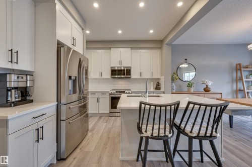 5158 Lark Crescent, Edmonton, AB - Indoor Photo Showing Kitchen With Upgraded Kitchen